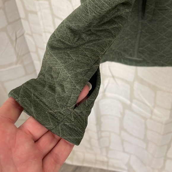 Marmot pull over - Picture 5 of 8